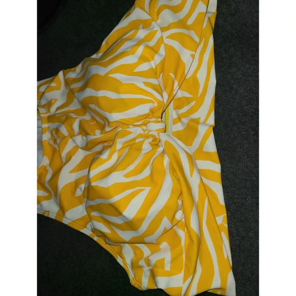 Freely Women's Medium Yellow Knotted High Neck Midkini Swim Top (AH) - Picture 2 of 6